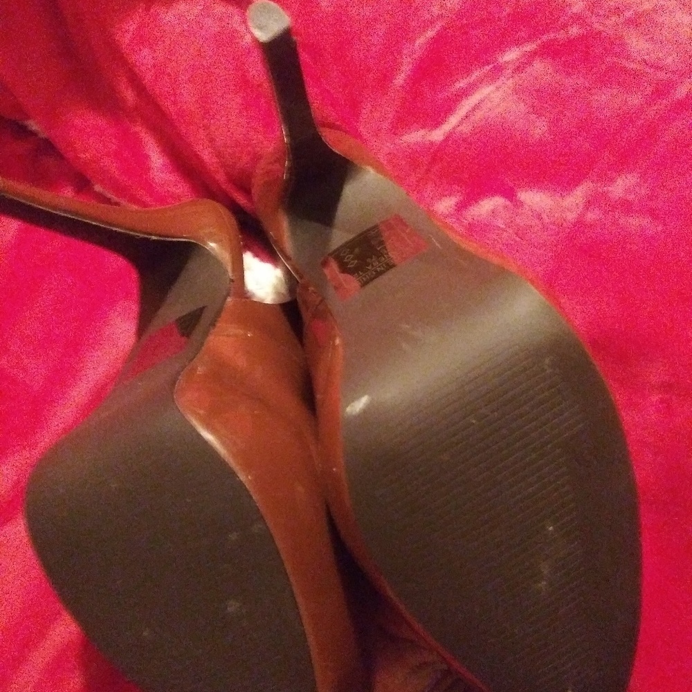 Stiletoes - Picture 2 of 3